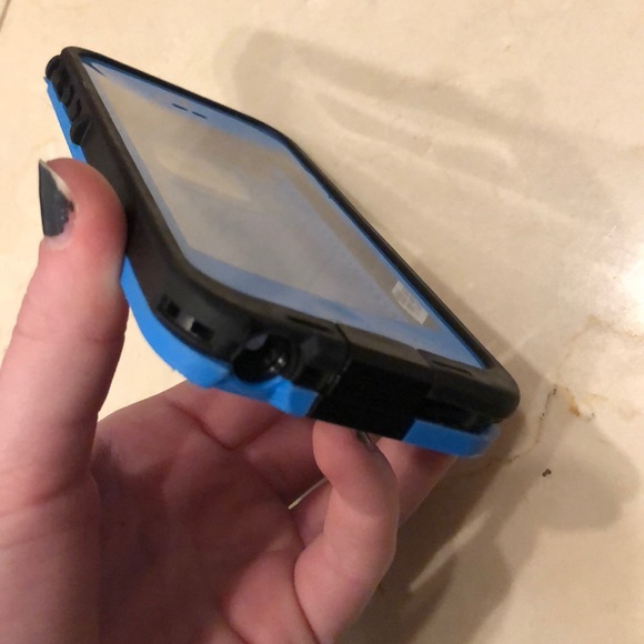 Blue iPhone 5/5s life proof case with vv sticker - Picture 3 of 3